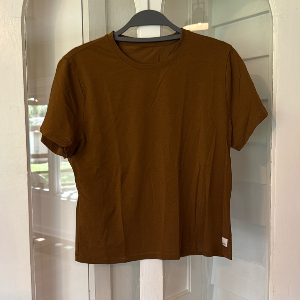 Vuori Feather Baby Tee - Rum - Large